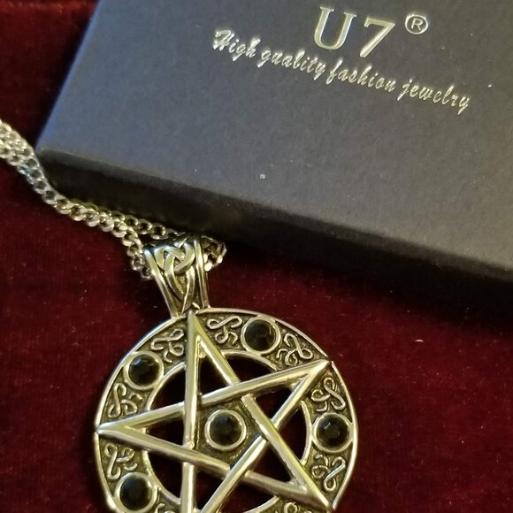 NWOT silver pentagram necklace with Celtic pattern - Picture 2 of 8